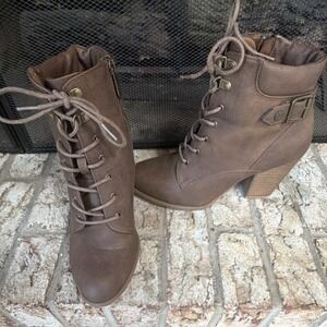 Daisy Fuentes Brown Solid Lace-Up Ankle Bootie Side Zipper Round Toe Block Heel